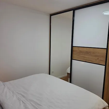 Adria Lux